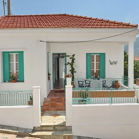 Spring Bliss Garden House Holiday home *